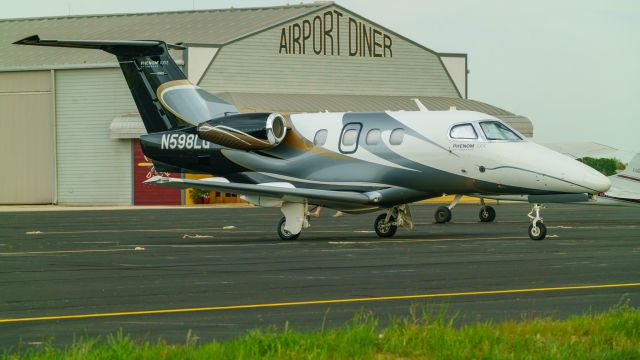 Embraer Phenom 100 (N598LG)