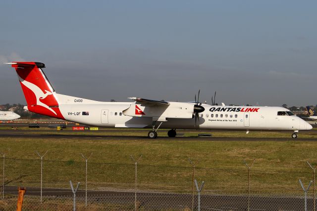 de Havilland Dash 8-400 (VH-LQF)
