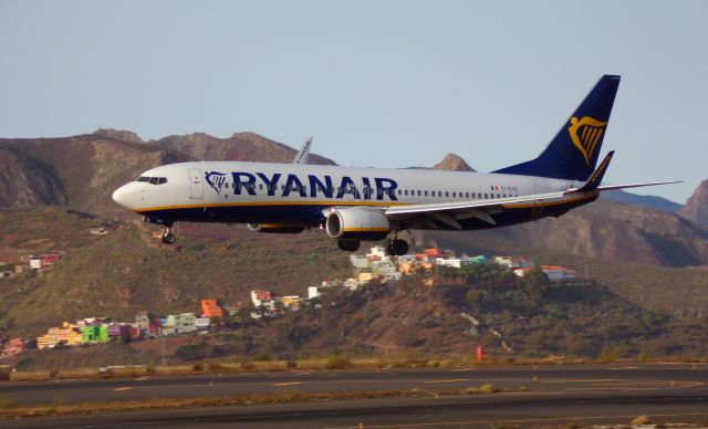 Boeing 737-700 (EI-EVC)