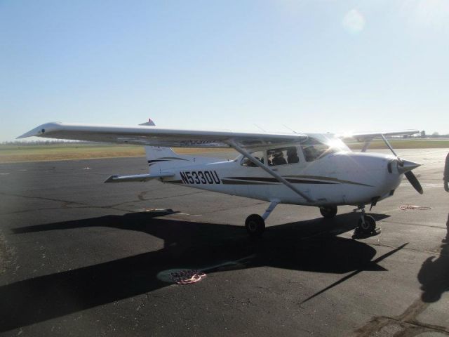 Cessna Skyhawk (N5330U)