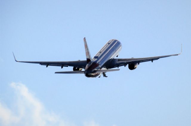 Boeing 757-200 (N177AN)