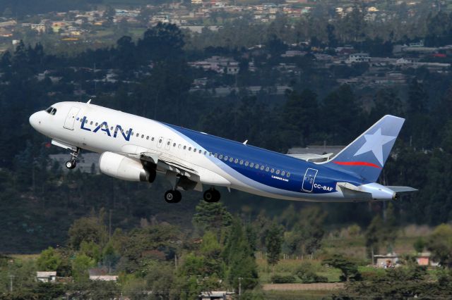 Airbus A320 (CC-BAF) - Taking off Quitos new airport.