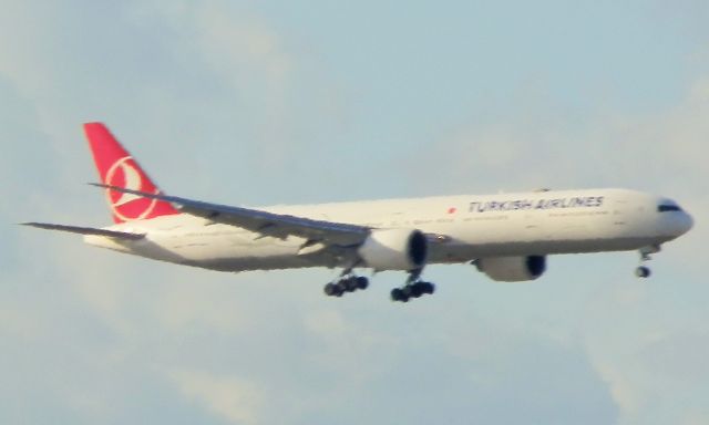 BOEING 777-300ER (TC-LJF)