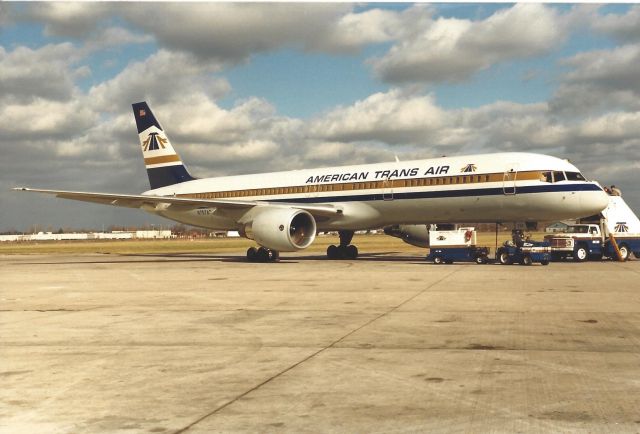 Boeing 757-200 (N757AT)