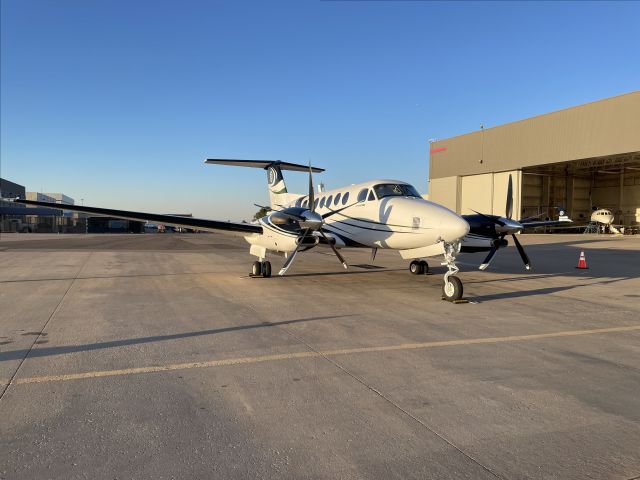 Beechcraft Super King Air 350 (N871UB)