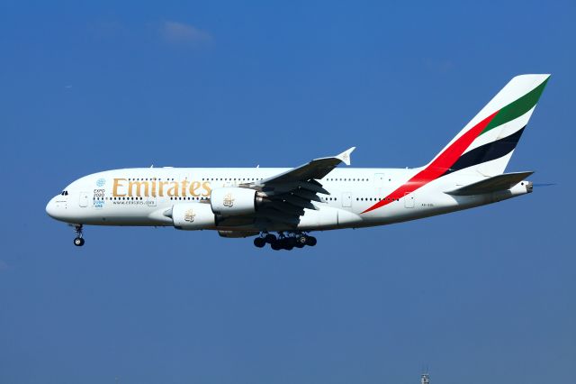 Airbus A380-800 (A6-EDL)