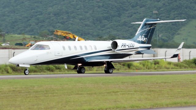 Learjet 40 (PR-LOU)