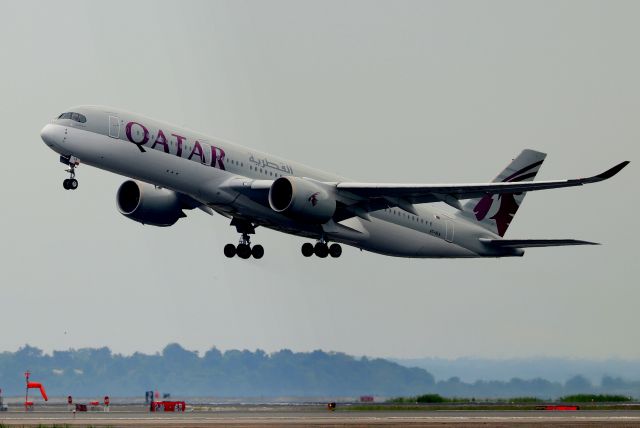 Airbus A350-900 (A7-ALA) - 'Qatari 748' departing back to Doha Hamad International Airport