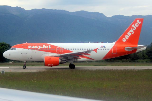 Airbus A319 (OE-LKC) - Departing rwy 22 on 26-May-24 operating flight EJU2040 to LIPZ.