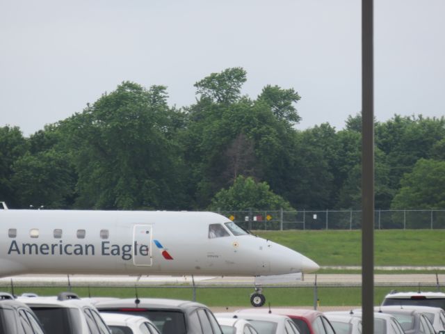 Embraer ERJ-145 (N660CL)