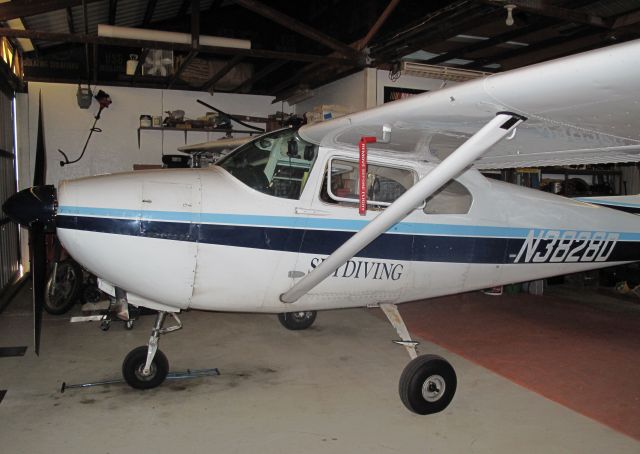 Cessna Skylane (N3828D) - .