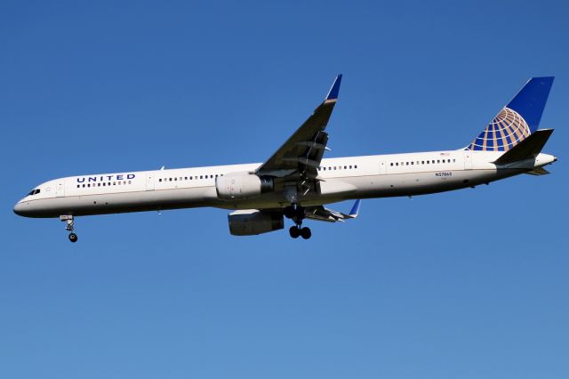 Boeing 757-200 (N57863)