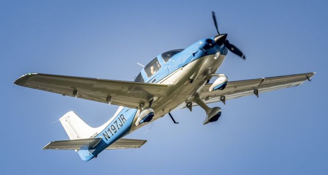 Cirrus SR22 Turbo (N197JR)