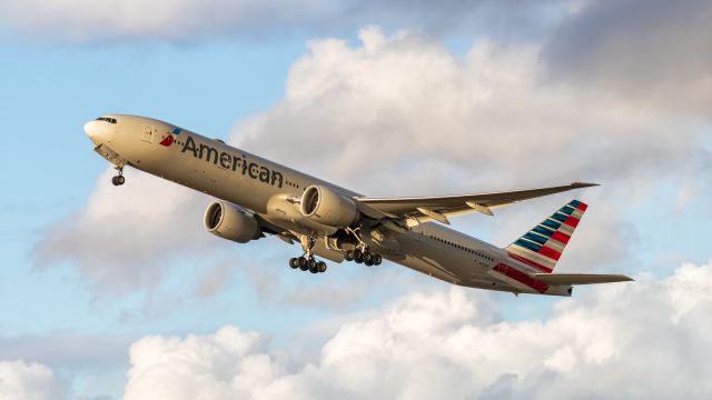 BOEING 777-300ER (N722AN)