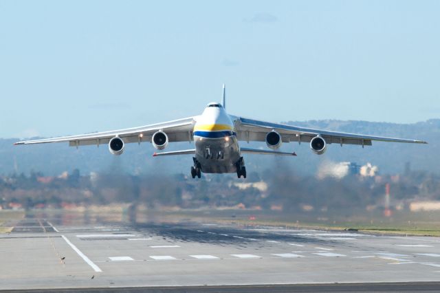 Antonov An-12 (UR-82009)