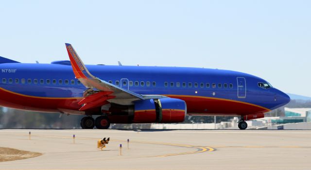 Boeing 737-700 (N7811F)