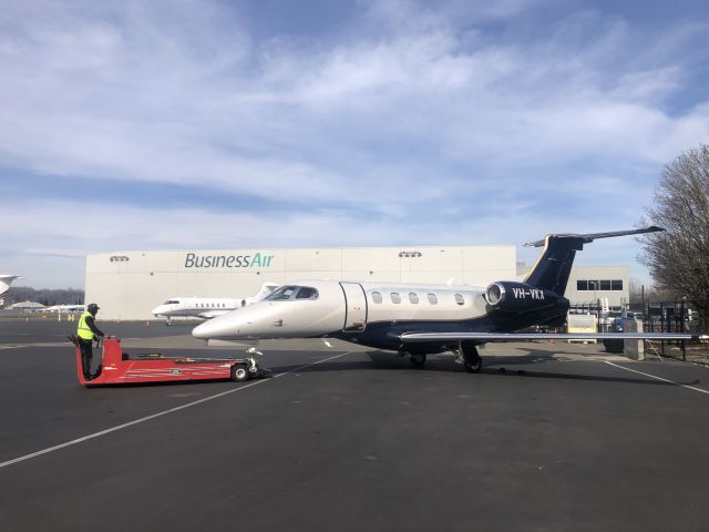Embraer Phenom 300 (VH-VKX)