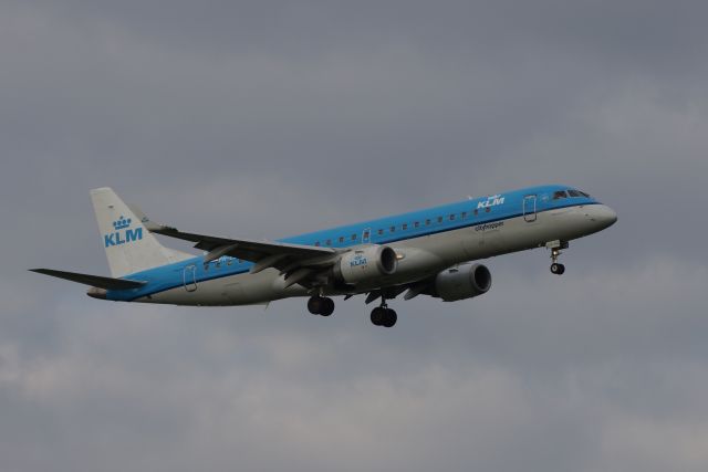 Embraer 170/175 (PH-EZI) - Embraer ERJ190