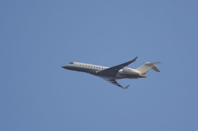 Bombardier Global Express (N211PB)