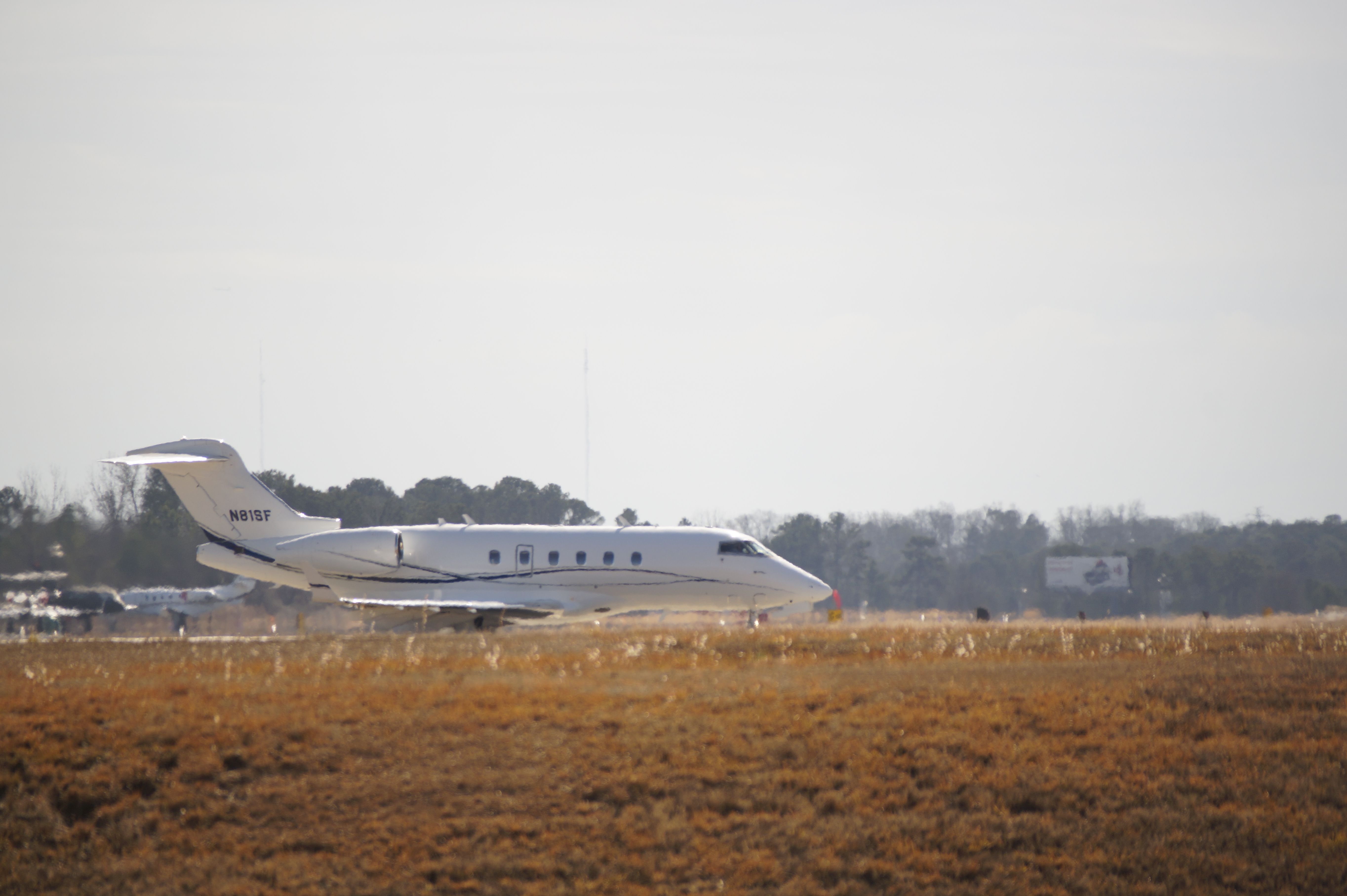 Bombardier Challenger 300 (N81SF) - Taxi in during Super Bowl Weekend 2019 in Atlanta