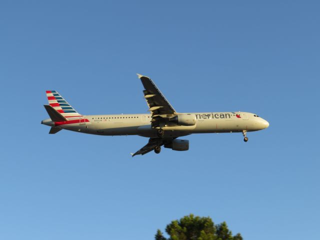 Airbus A321 (N155UW)