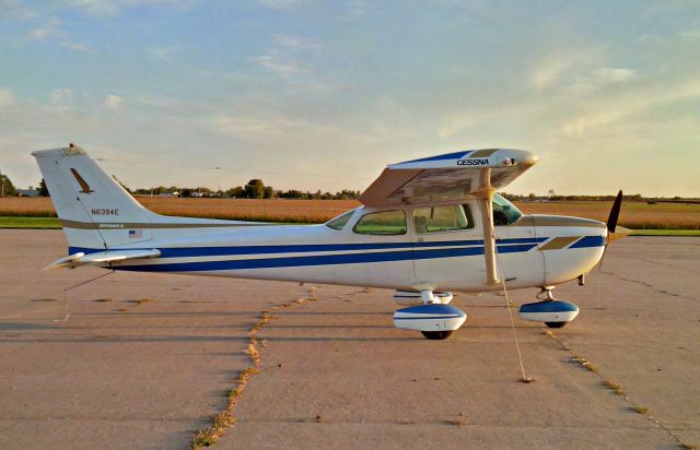 Cessna Skyhawk (N6394E)