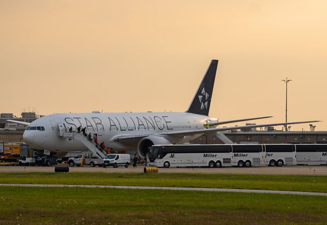 Boeing 777-200 (N76021) - The Cleveland Browns deplaning from a Boeing777 224(ER), with the Star Alliance livery on Pad-3 in, early Sunday morning, 25 Aug 2024, after returning from Seattle-Tacoma Intl (KSEA). The tinted colors are courtesy of an approaching thunderstorm.