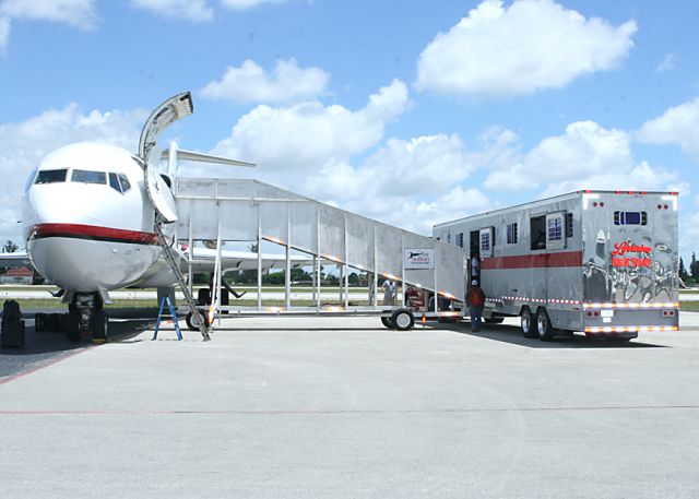 BOEING 727-200 (KFS725)