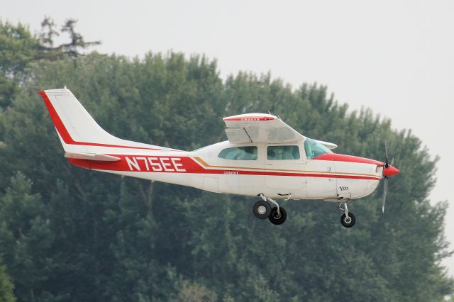 Cessna Centurion (N75EE) - Landing Rwy 27, London ON.