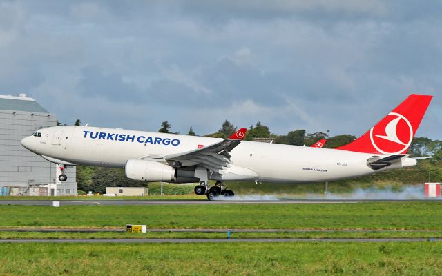 Airbus A330-200 (TC-JDS) - turkish cargo a330-200f tc-jds landing at shannon 14/9/17.