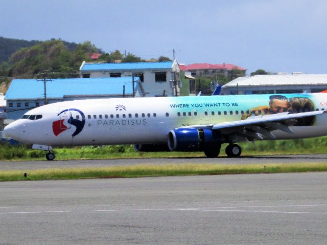 Boeing 737-800 (C-GKVL)