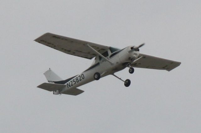 Cessna 152 (N25820) - Cessna 152 (N25820) departs Sarasota-Bradenton International Airport