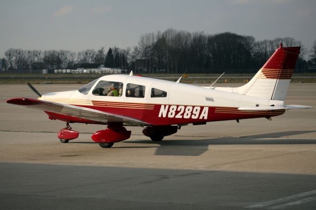 Piper Cherokee (N8289A)