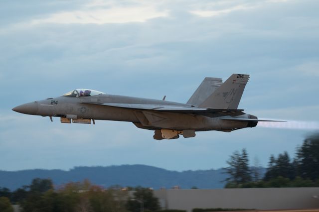 McDonnell Douglas FA-18 Hornet (16-6420)