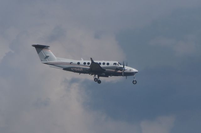 Beechcraft Super King Air 300 (N794UT)