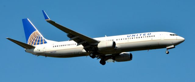 Boeing 737-900 (N37409)