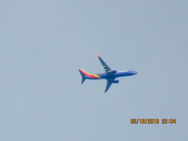 Boeing 737-800 (N8323C)