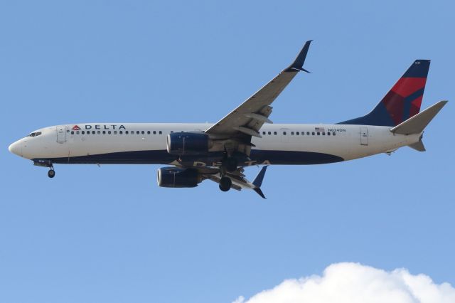 Boeing 737-900 (N834DN) - Arriving from Denver Int'l Airport (Denver, CO) DEN