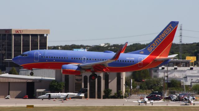 Boeing 737-700 (N912WN) - Landing on Runway 4. Taken from atop long-term parking garage.