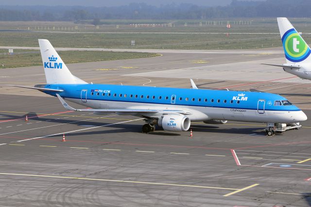 Embraer ERJ-190 (PH-EZW)