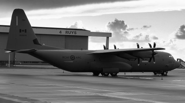Lockheed C-130 Hercules (13-0606)