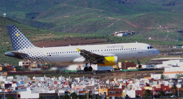 Airbus A320 (EC-LVC) - EC-LVC Vueling Airbus A320-214  Gran Canaria 