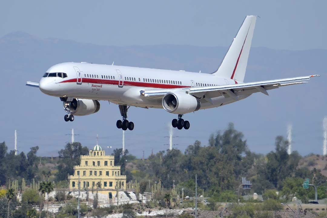 Boeing 757-200 (N757HW) - Honeywell Boeing 757-225 N757HW engine testbed returning to Phoenix Sky Harbor Airport following a visit to Logan - Cache Airport, Utah on March 24, 2015. 