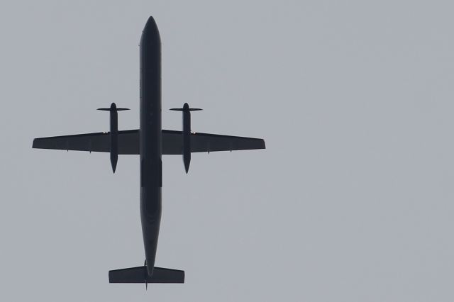 de Havilland Dash 8-400 (C-GLQX) - Taken overhead at Leaside, ON