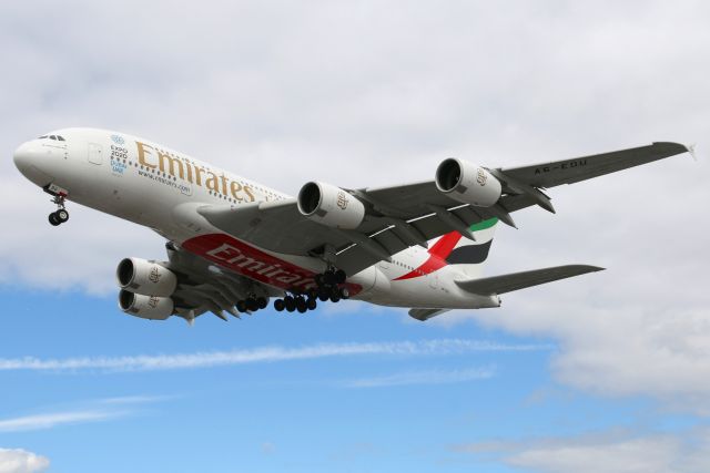 Airbus A380-800 (A6-EDU)