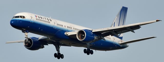 Boeing 757-200 (N577UA)