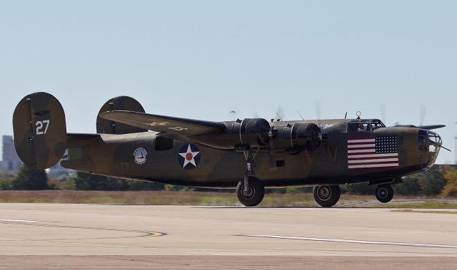 Consolidated B-24 Liberator (N24927) - B-24 Liberator "Diamond Lil" performing for the first time in many years after some serious mechanical overhauls at the 2018 Commemorative Air Force Wings Over Dallas Airshow (Please view in "full" for highest image quality)