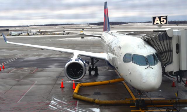 Airbus A220-100 (N107DU) - Delta Airbus A220-100 N107DU in Detroit