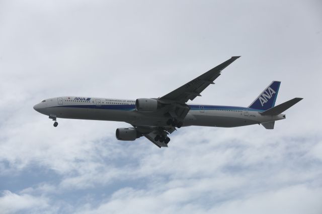 BOEING 777-300 (JA751A) - 27 August 2015:HND-HKD.