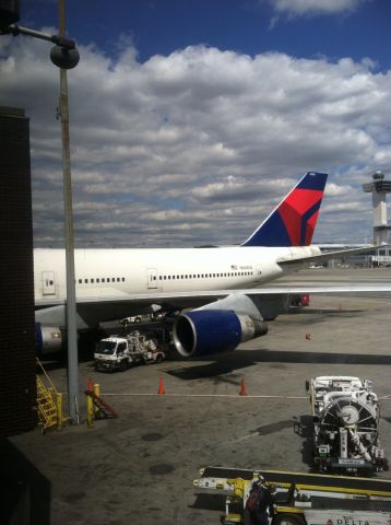 Boeing 747-200 (N668US)